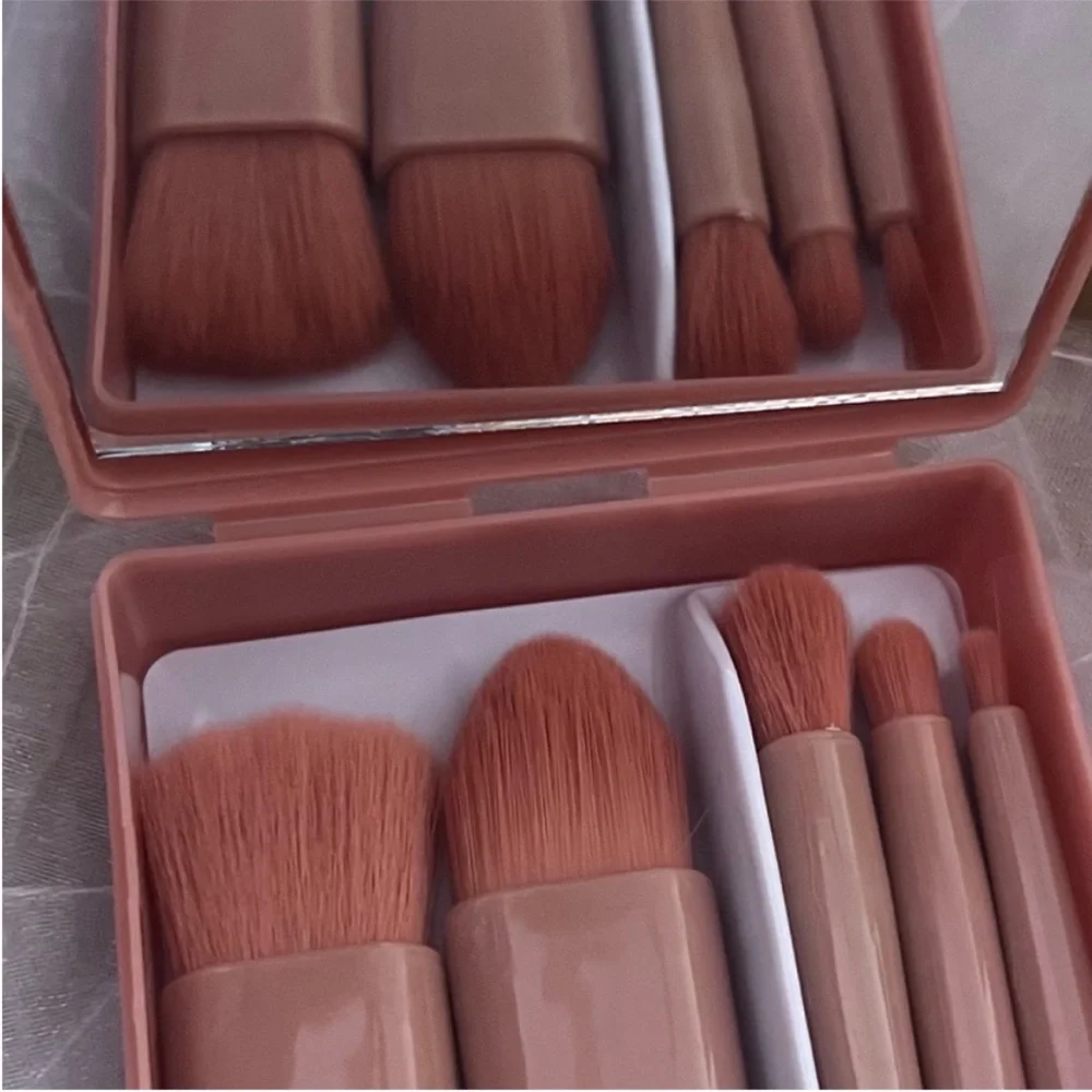 Travel Makeup Brush Set In Mirrored Compact Case, 5 Brush Mini Travel Set